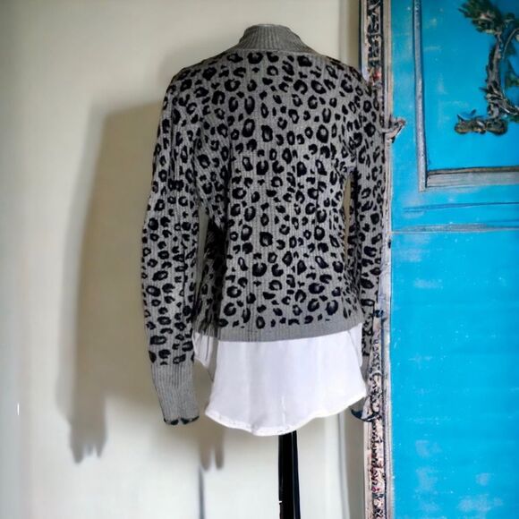 Apt.9 Gray Leopard Animal Print Shirttail Turtleneck Layered Look Sweater M EUC - Picture 11 of 16